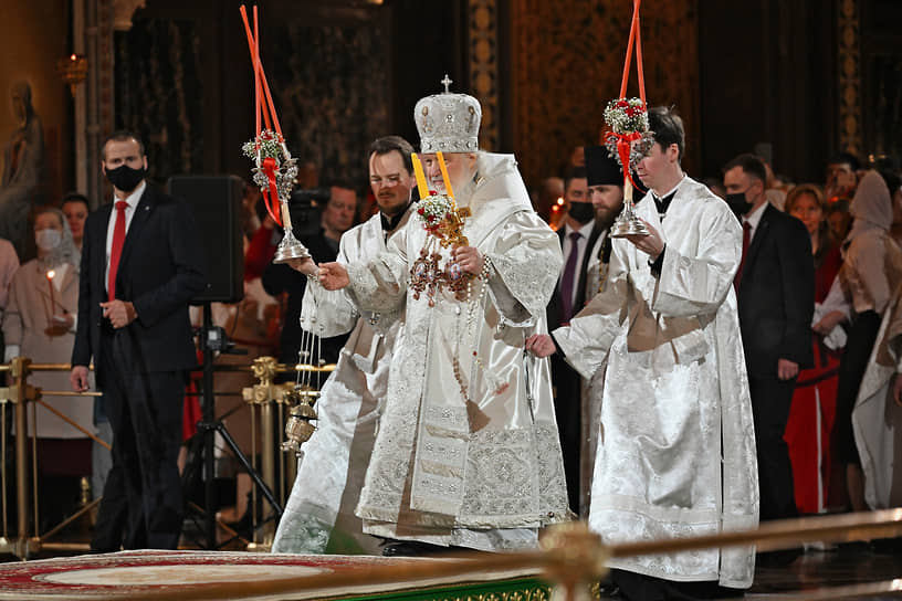 Патриарх Московский и всея Руси Кирилл во время богослужения в храме Христа Спасителя 