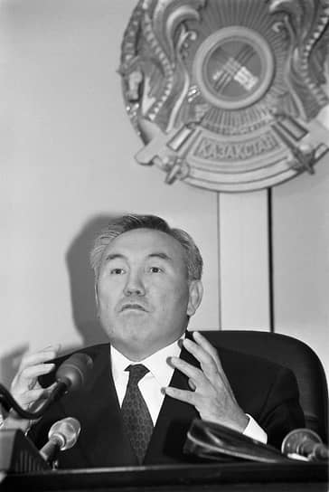 Нурсултан Назарбаев был избран президентом Казахской ССР 24 апреля 1990 года. 16 декабря того же года стал главой Республики Казахстан