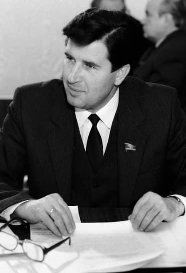Анатолий Горбунов был главой Латвии в качестве председателя парламента с 4 мая 1990 года. С 1988 года был председателем президиума Верховного совета Латвийской ССР. Покинул пост после президентских выборов 1993 года