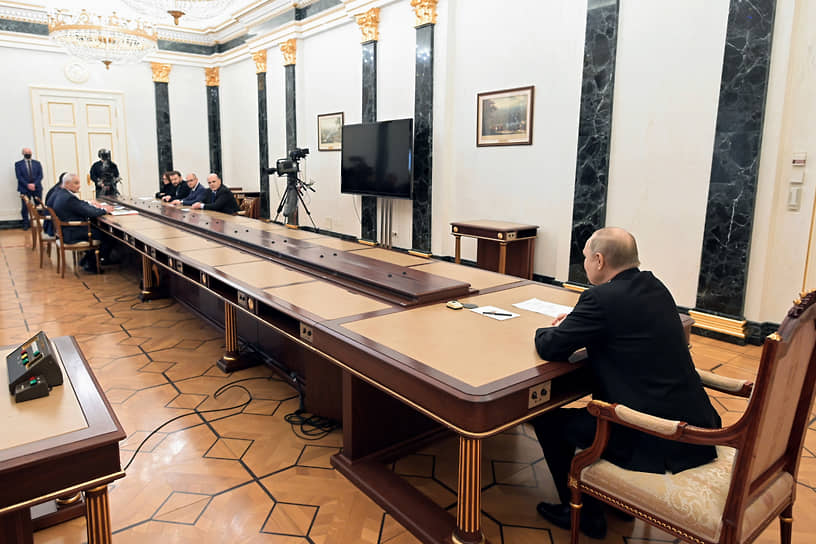 Совещание президента России Владимир Путин с членами правительства в Кремле