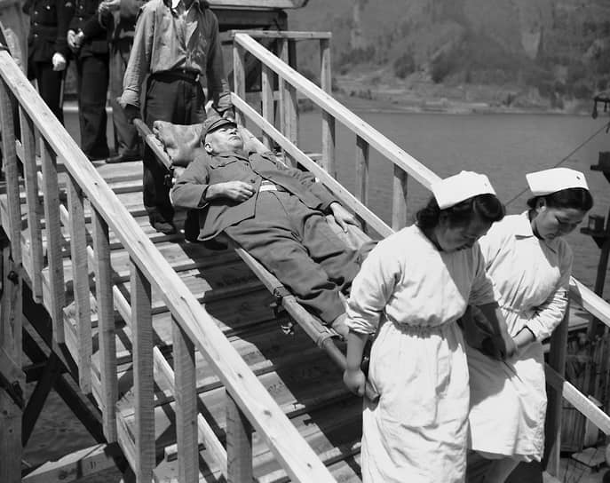 Медицинские сестры за работой на корабле в Японии, 1950 год