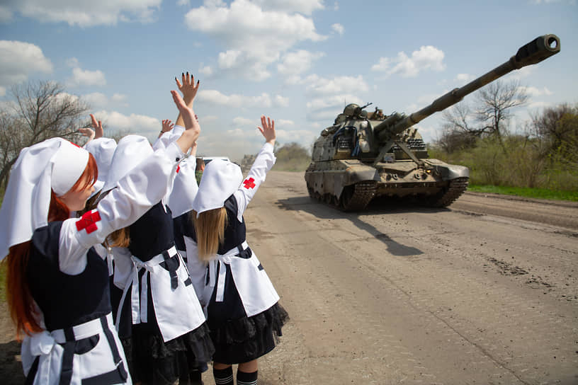 Участницы молодежного движения «Сестры Победы» в Луганской народной республике, 2022 год