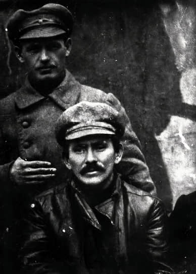 Алиби Джангильдин (на переднем плане) — зампредседателя ЦИК Киргизской АСССР, нарком социального обеспечения республики. 1921 год