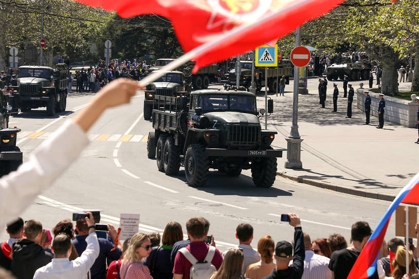 Севастополь. Демонстрация военной техники на параде Победы