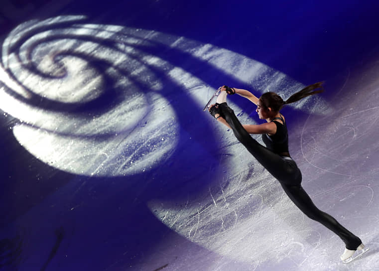 После Олимпиады-2018 Алина Загитова сохраняла позицию лидера на международной арене — выиграла турнир Nebelhorn Trophy, а также этапы Гран-при в Москве и Хельсинки