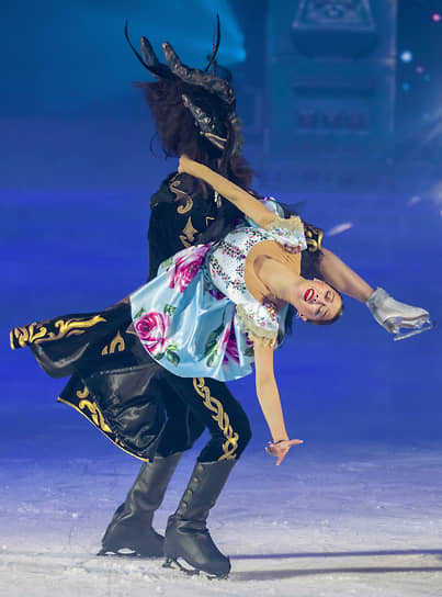 В 2019-м Алина Загитова принимала участие в ледовых шоу не только в России, но и гастролировала с концертной программой за рубежом. В Японии она выступала в дуэте с олимпийским призером Нейтаном Ченом