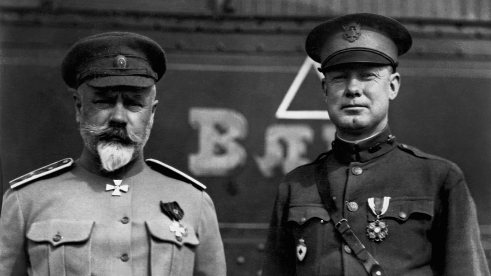 «Генерал Деникин (на фото — слева) и адмирал Колчак поступили бы более благоразумно, если бы вместо того, чтобы пытаться захватить Москву, установили бы устойчивое правительство в занятых ими областях»