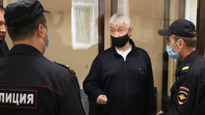 Банкиру добавили злоупотреблений