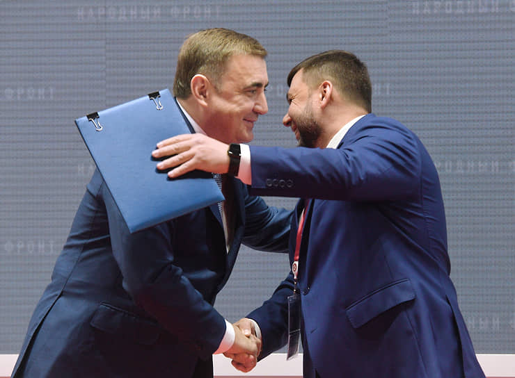 Губернатор Тульской области Алексей Дюмин (слева) и глава ДНР Денис Пушилин