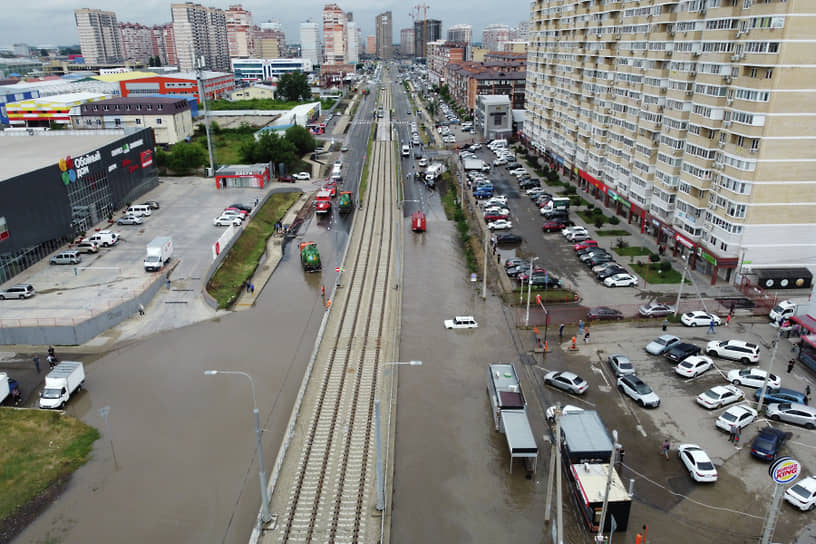 Затопленная улица в Краснодаре