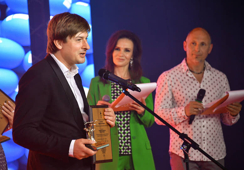 Главный редактор Men Today Антон Иванов (слева) получил премию в номинации «Новые медиа» 