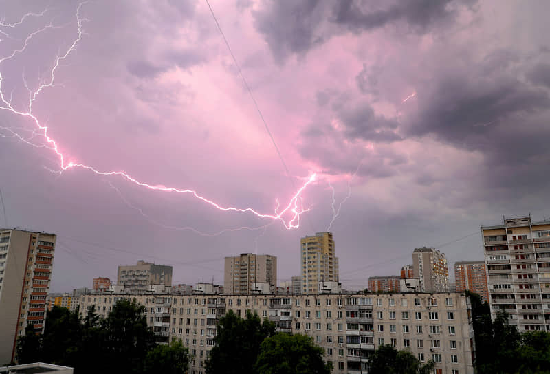 Москва во время урагана 10 июля 2022 года