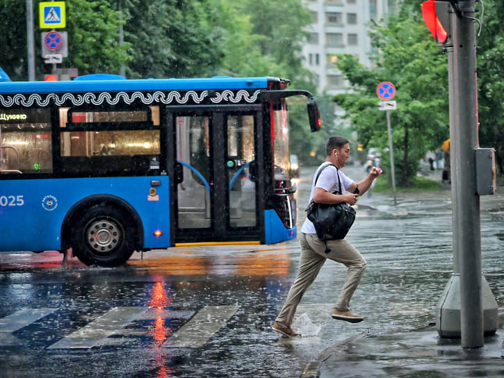 Москва во время урагана 10 июля 2022 года