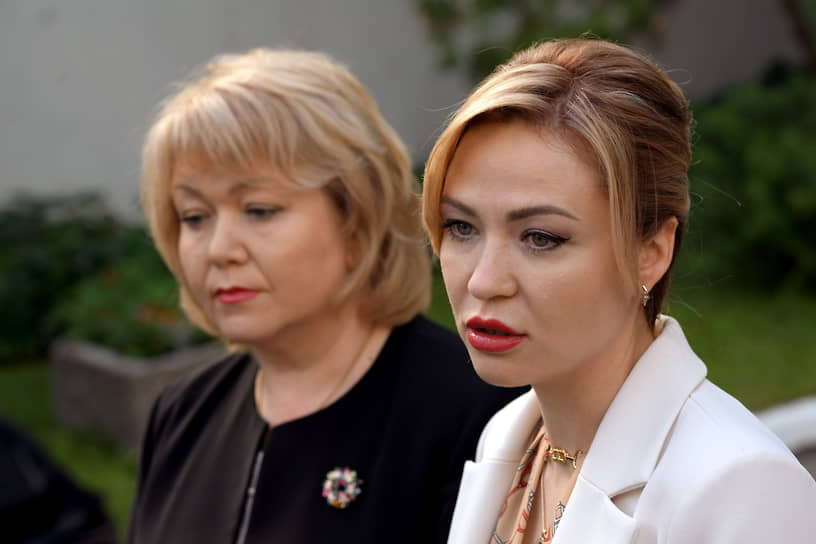 Посол ДНР в России Ольга Макеева (слева) и министр иностранных дел ДНР Наталья Никонорова