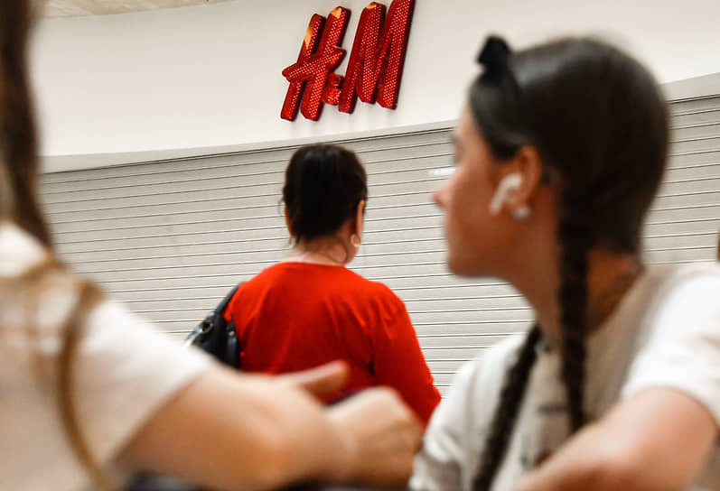 2 марта H&M объявил о приостановке продаж в России и закрыл все магазины. Также стал недоступен веб-сайт