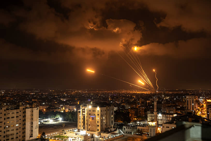 Тель-Авив открыл все общественные бомбоубежища на территории города &lt;br>
Ракетные удары сектора Газа в сторону Израиля