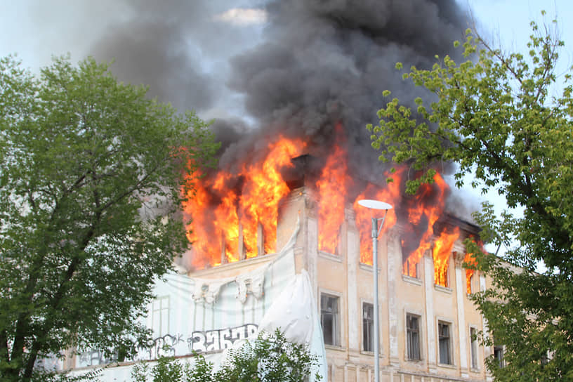 Пожар на объекте культурного наследия регионального значения «Дом офицеров Красной армии»