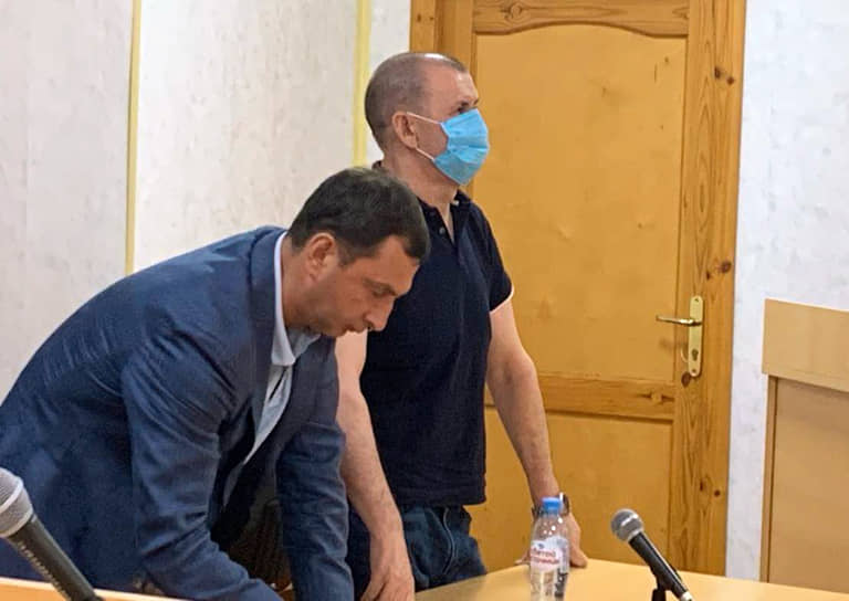 Владимир Купавский (справа) во время заседания суда