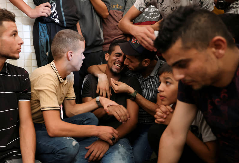 Хан-Юнис, Палестина. Похороны ребенка, погибшего из-за боевых действий в районе сектора Газа