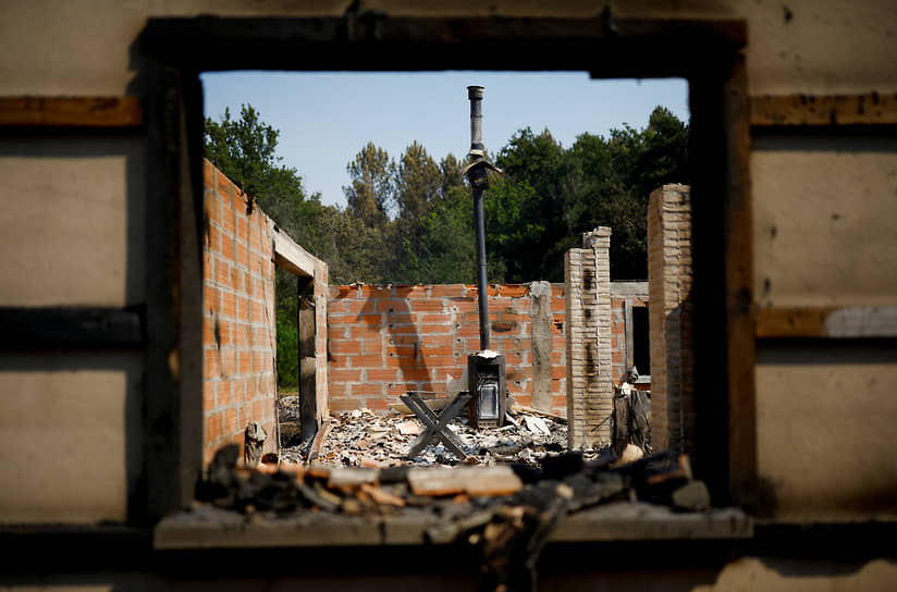 Белен-Белье, Франция. Дом, сгоревший из-за лесных пожаров в регионе Жиронда 