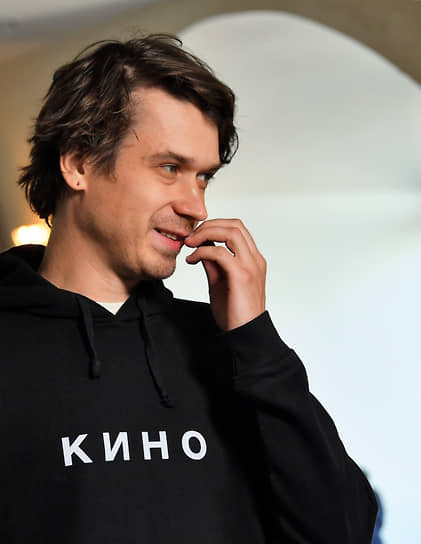 Режиссер Иван Соснин на пресс-брифинге своего фильма «Далекие близкие» в гостинице «Виктория»