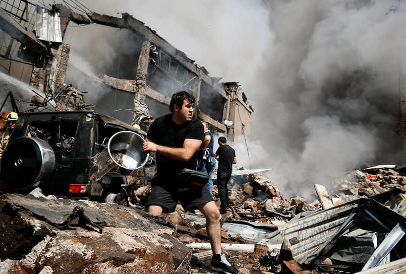 МЧС Армении на месте взрыва на рынке «Сурмалу»