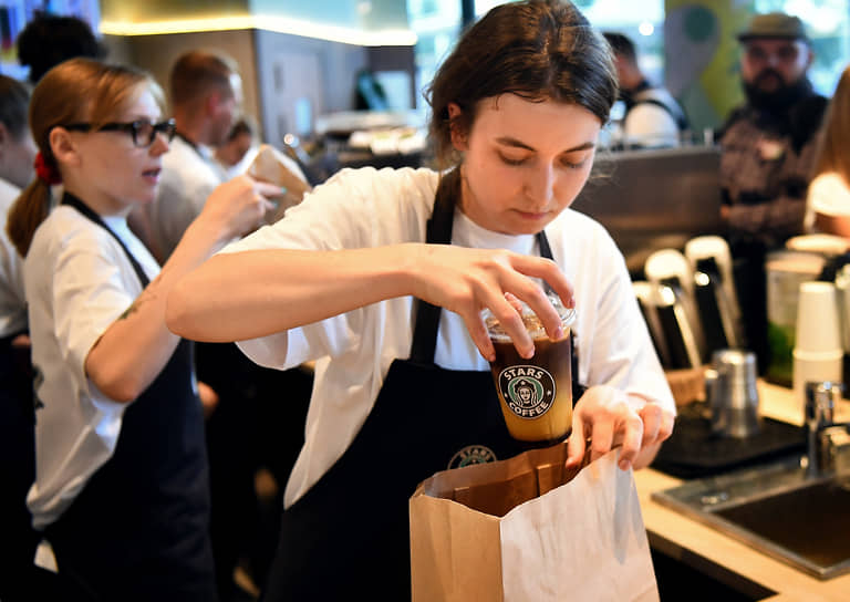 У Starbucks было 130 кофеен по всей стране, в них работало около 2 тыс. человек. Первая открылась в Москве в 2007 году