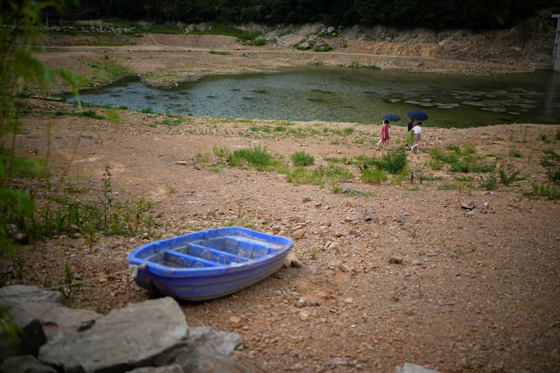 Рекордная жара в Китае привела к понижению уровня воды в реках и пересыханию водоемов