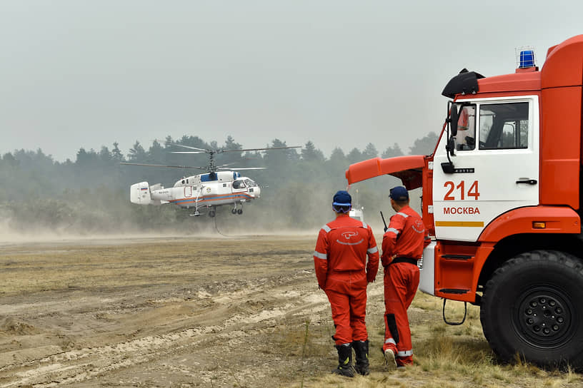 Встреча вертолета МЧС с министром в Рязанской области
