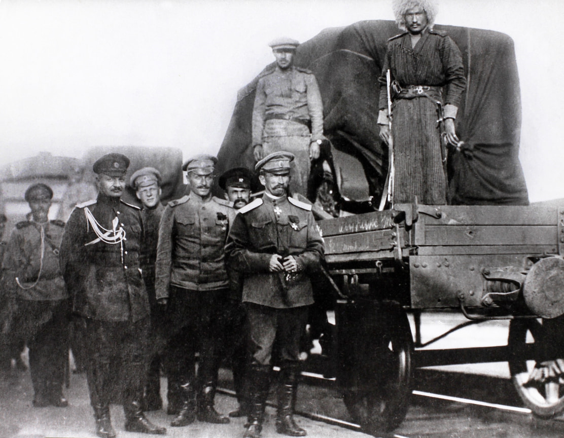 «Корнилов (на фото — в центре) не захотел рискнуть своим последним козырем — Корниловским и Текинским полками»