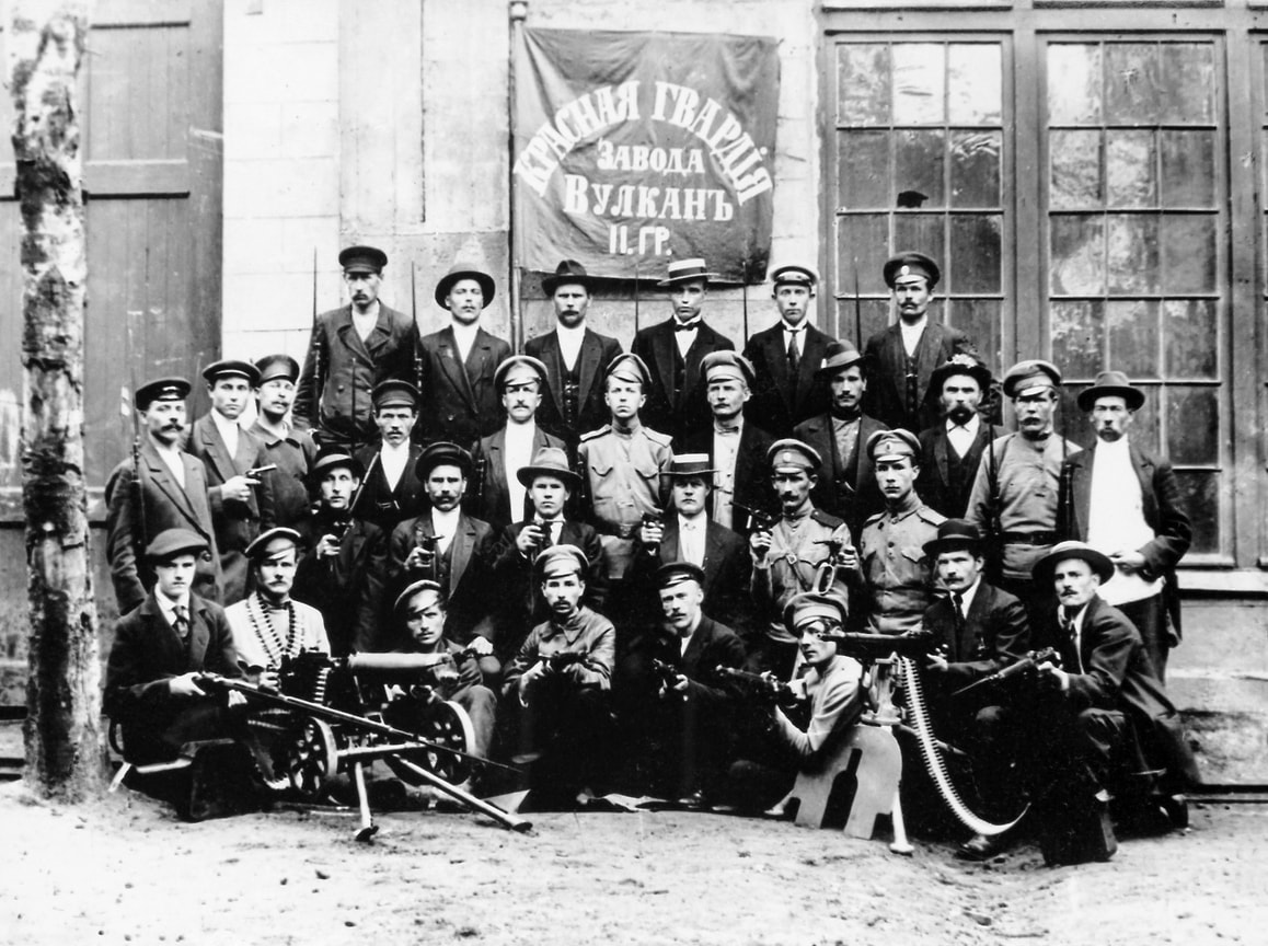 «Мы использовали опасность, чтобы вооружить рабочих» (на фото — красногвардейцы завода «Вулкан», Петроград, август 1917 года)