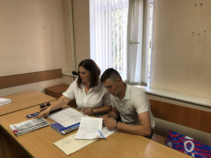 Анвар Сулейманов и его адвокат Гульшат Камалтдинова