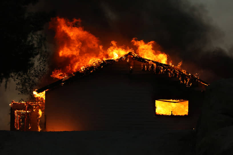 Под угрозой пожара на юго-востоке штата находятся около 5 тыс. строений