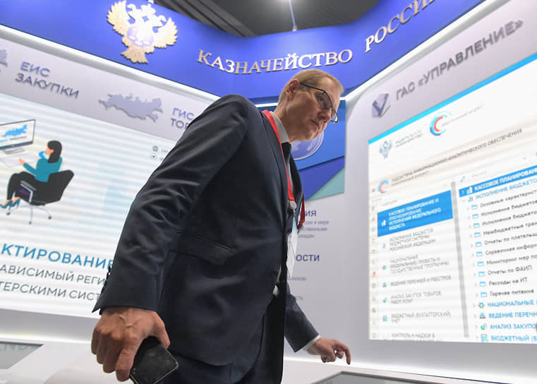 Руководитель Федерального казначейства России Роман Артюхин в центральном выставочном зале «Манеж»