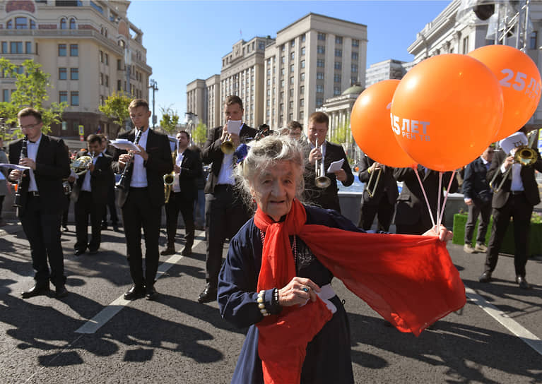 Горожанка на улице Охотный ряд