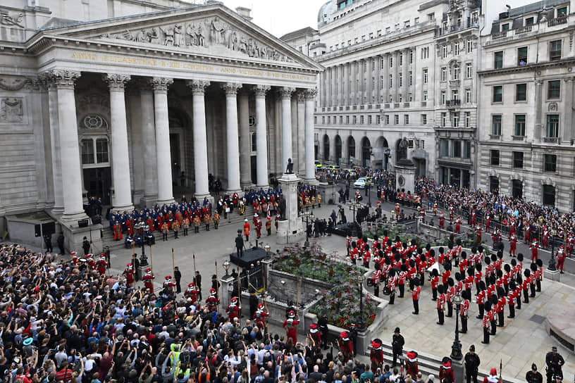 Прокламацию о восшествии на престол Карла III зачитали возле Королевской биржи в Лондоне