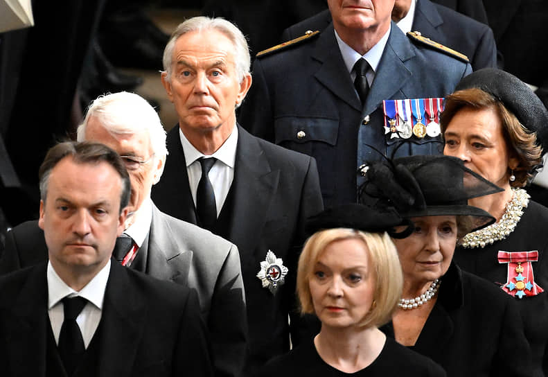 Бывший премьер-министр Великобритании Тони Блэр (слева сверху) с супругой и нынешний премьер-министр Лиз Трасс (справа снизу)
