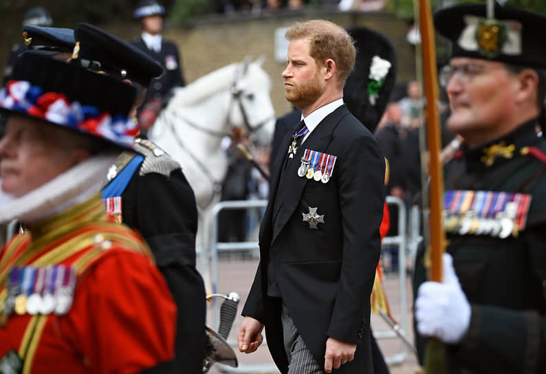 Принц Гарри на церемонии похорон