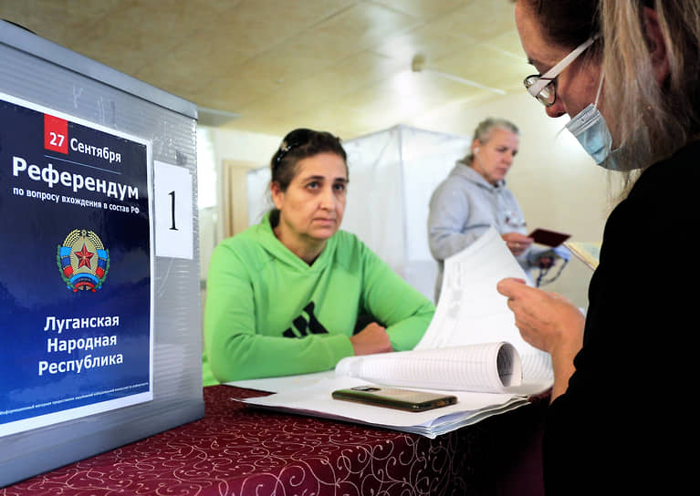 Избирательный участок в пункте временного размещения для беженцев в волгоградской гостинице «Царицынская»