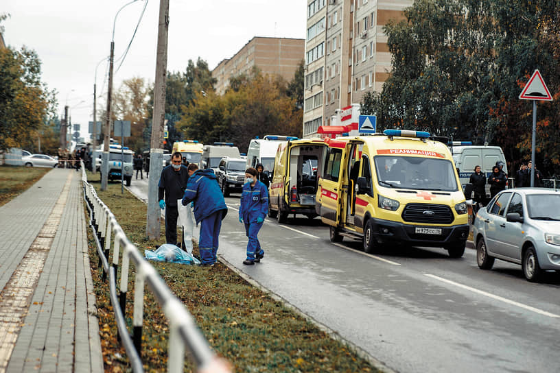 Обстановка у школы в Ижевске, где произошла стрельба