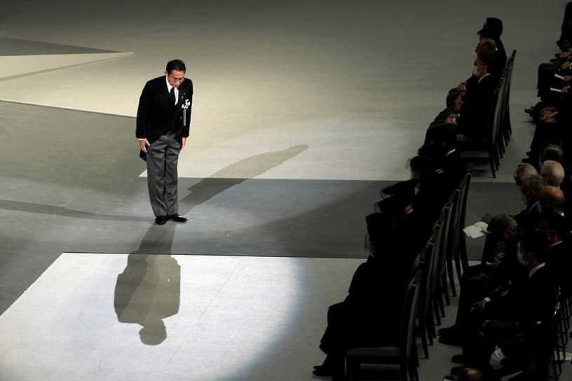 Премьер-министр Японии Фумио Кисида выражает соболезнования семье покойного