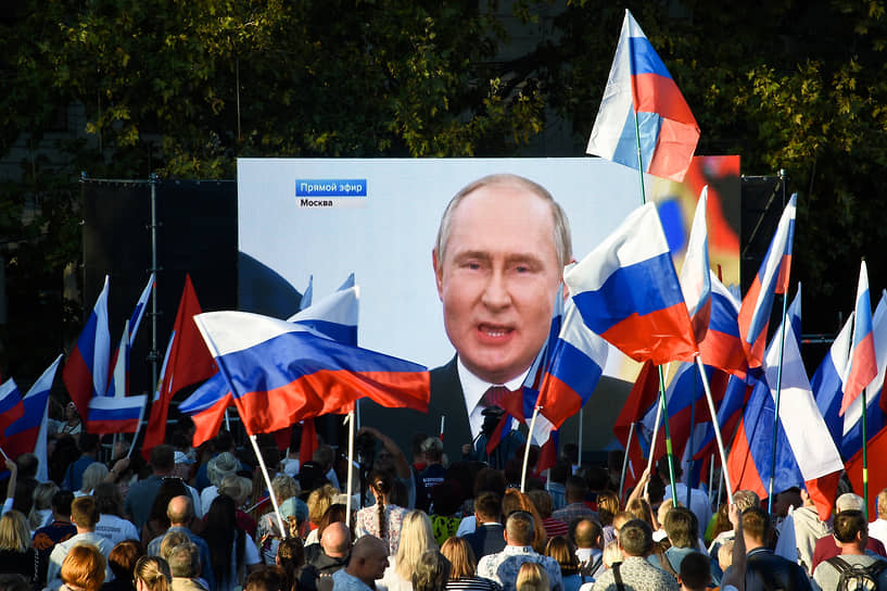 Трансляция речи президента России Владимира Путина на площади Нахимова в Севастополе