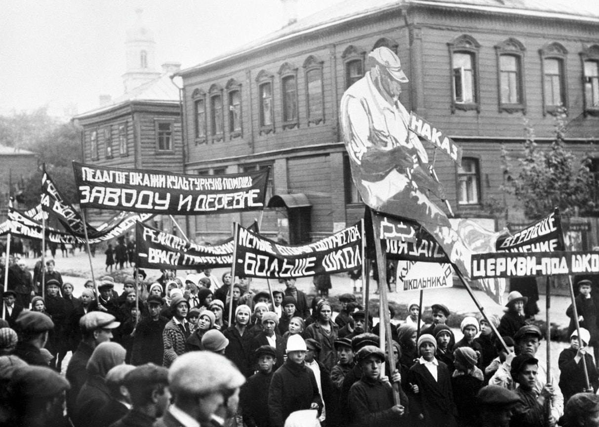 «Ленин указал на то, что многие из этих наук в старой школе были искалечены, что там преподавались такие лженауки, как закон божий, и история преподавалась в зверино-патриотическом духе»