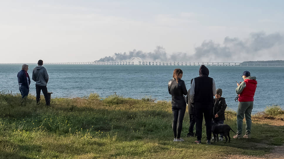 Взрыв на Крымском мосту — фотогалерея