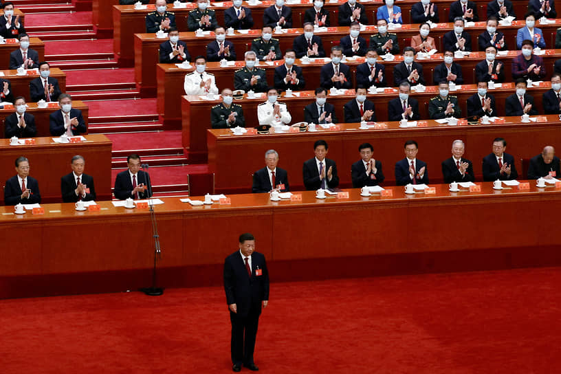 XX съезд КПК начался с речи председателя КНР Си Цзиньпиня. Она была остносительно короткой — лишь 1 час 45 минут. Пять лет назад он проговорил рекордные 3,5 часа
