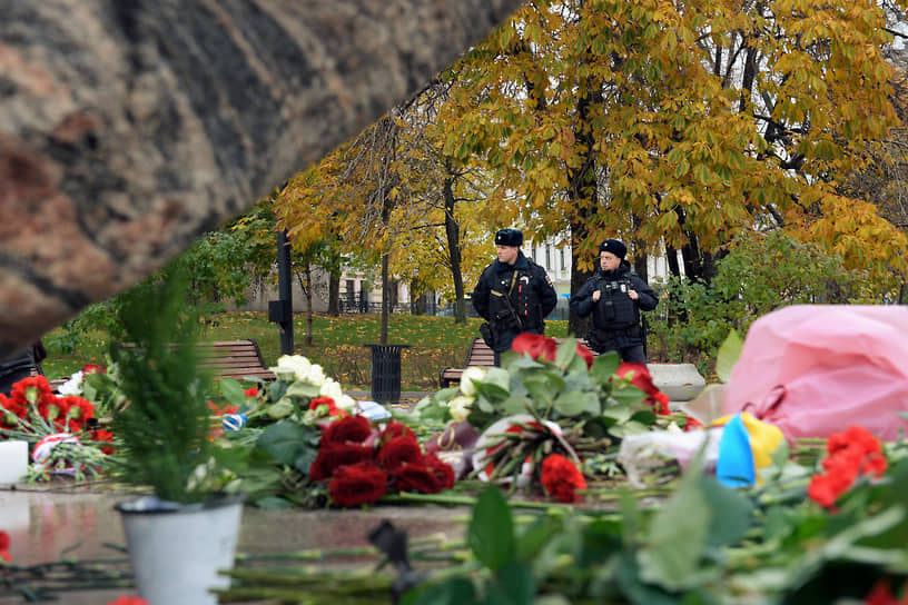 Церемония возложения цветов к Соловецкому камню в рамках акции «Возвращение имен»