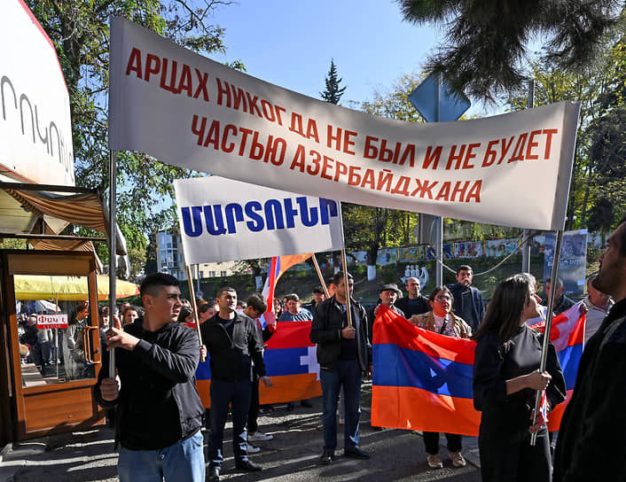 В Степанакерте прошел митинг против включения Арцаха (Нагорного Карабаха) в состав Азербайджана