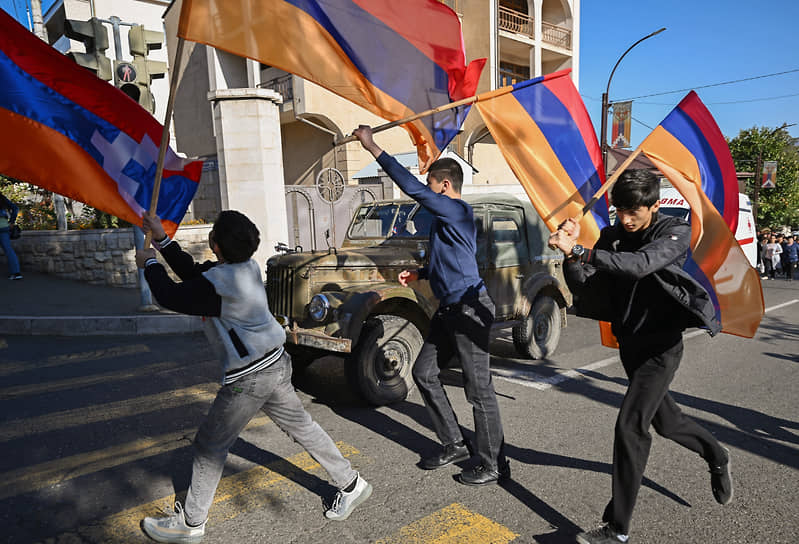 В Степанакерте прошел митинг против включения Арцаха (Нагорного Карабаха) в состав Азербайджана