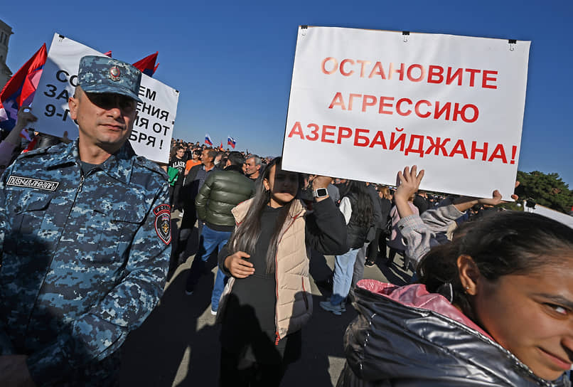 В Степанакерте прошел митинг против включения Арцаха (Нагорного Карабаха) в состав Азербайджана