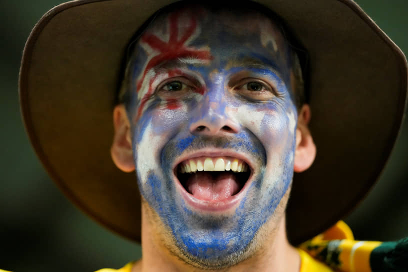 Австралийский фанат с изображением флага страны на лице